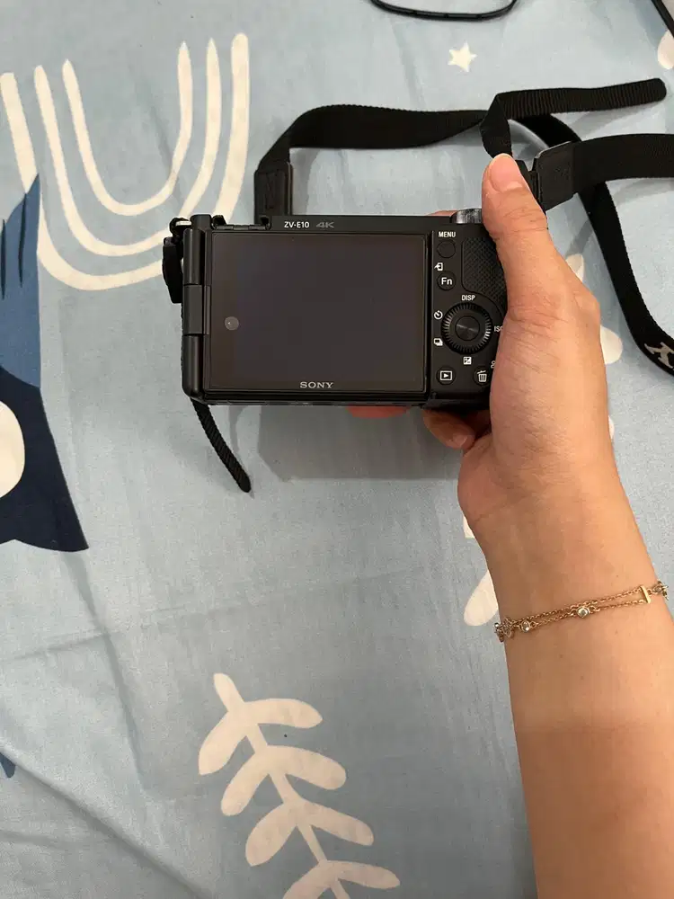 SONY ZV E-10, LENSA 16mm F1 4 DC DN, VLOG M3 mic Mafia