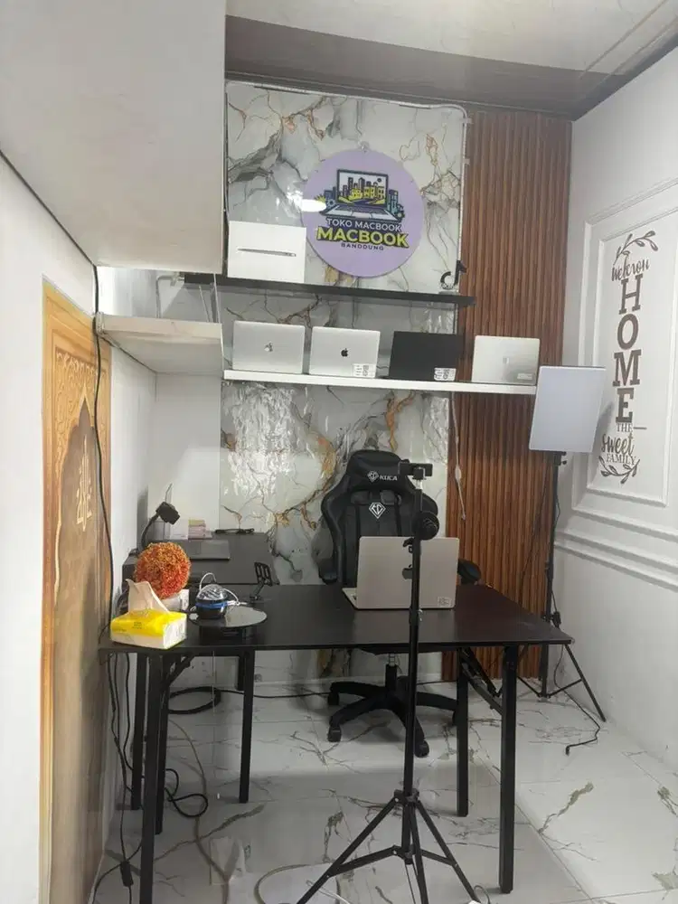 Di cari host live jualan laptop