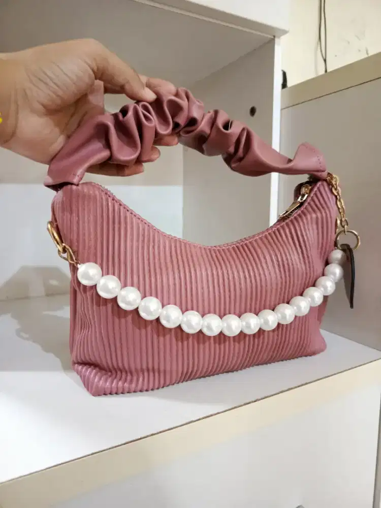 Dijual Tas Tangan dan Selempang Wanita