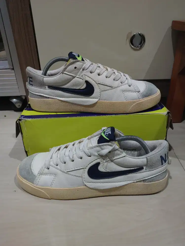 Sepatu Nike blazer low preloved size 43