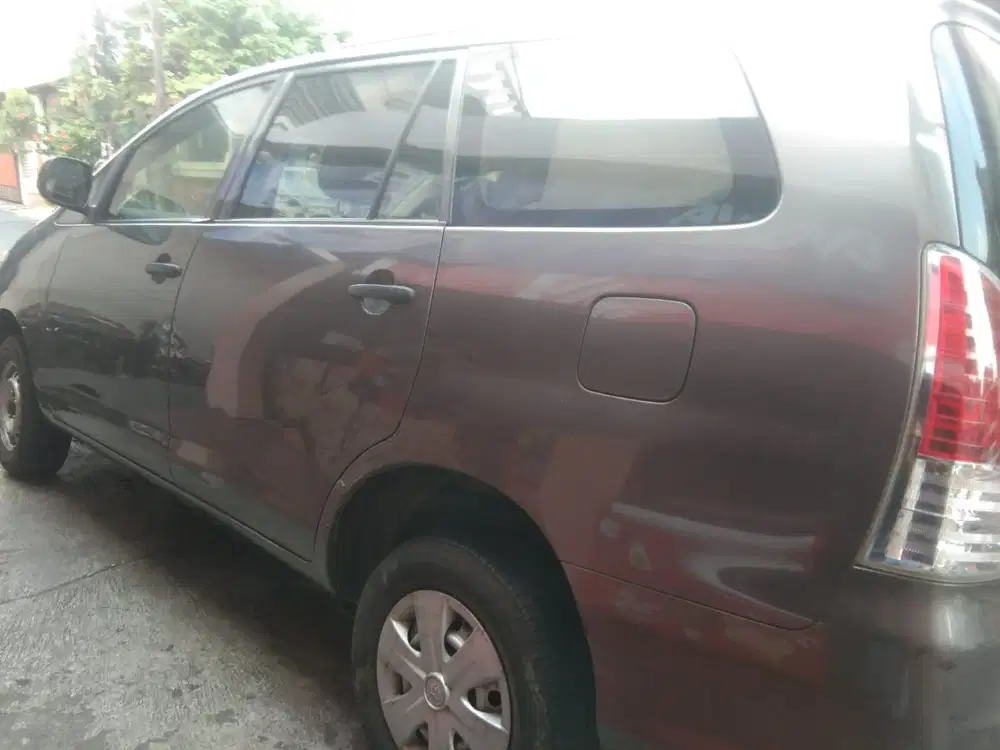 Toyota Kijang Innova J  2010 MT