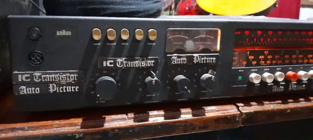 Amplifier Merk Braun.