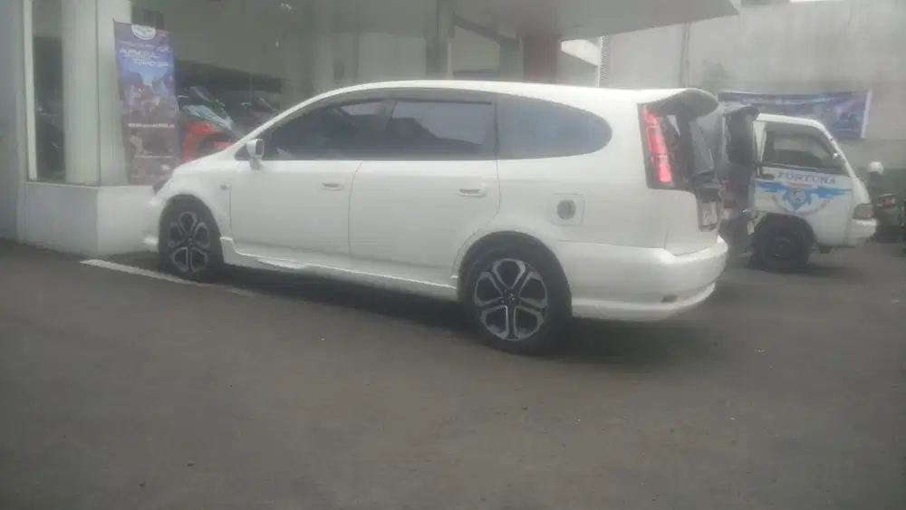 Honda Stream 2004 Bensin