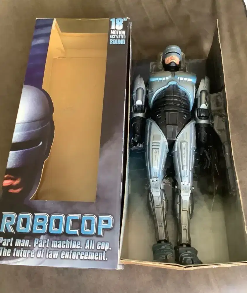 NECA 1/4 (18”) ROBOCOP motion activated sound figur not hot toys