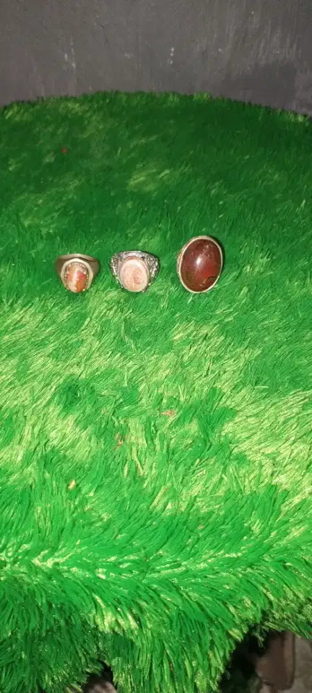 Di lelang batu semuanya