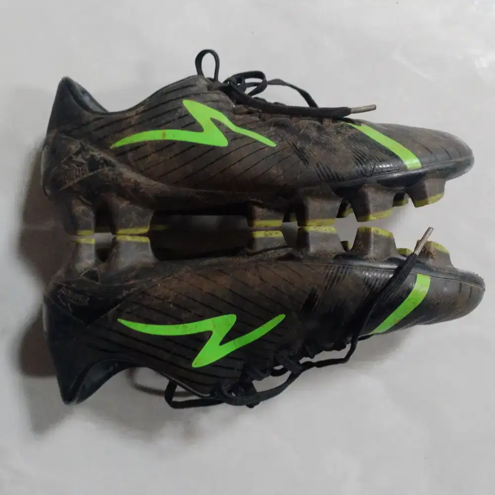 Specs sepatu bola size41