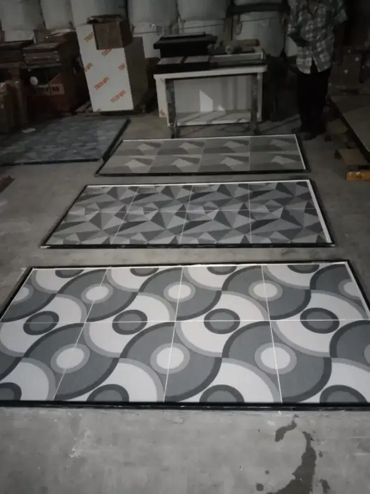 Tukang bangunan serba bisa