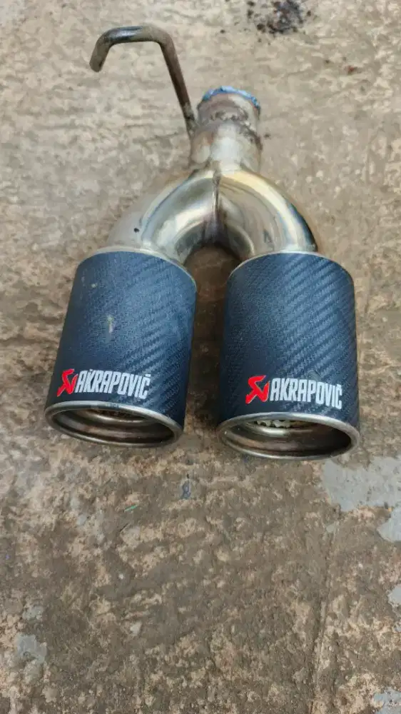 Knalpot ngebass mobil akrapovic