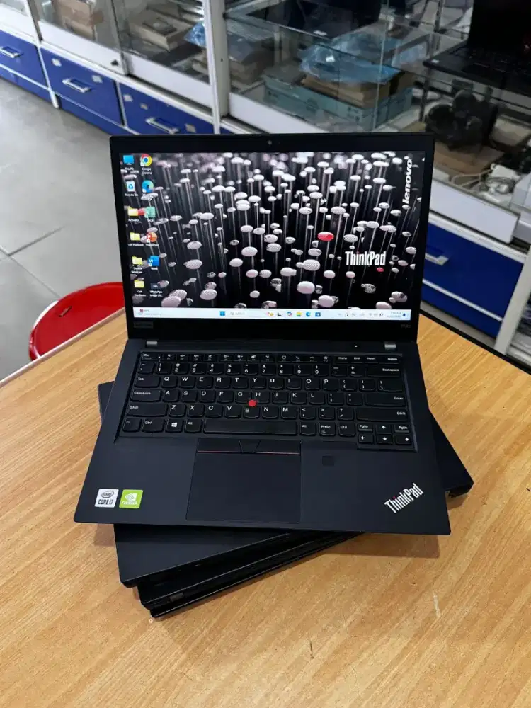 Lenovo ThinkPad P14s — Workstation Ringan & Kencang