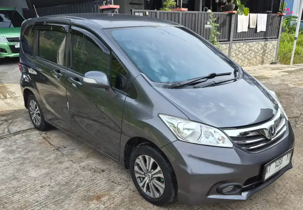 Honda freed PSD automatic 2012 istimewa.