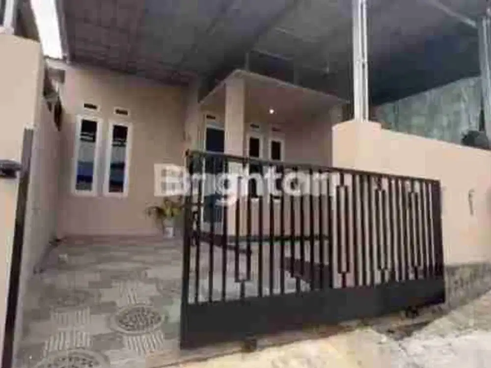 DISEWAKAN RUMAH  TENGAH KOTA BERNUANSA MINIMALIS LOKASI KM 2,5 AMAN NYAMAN HARGA NEGO