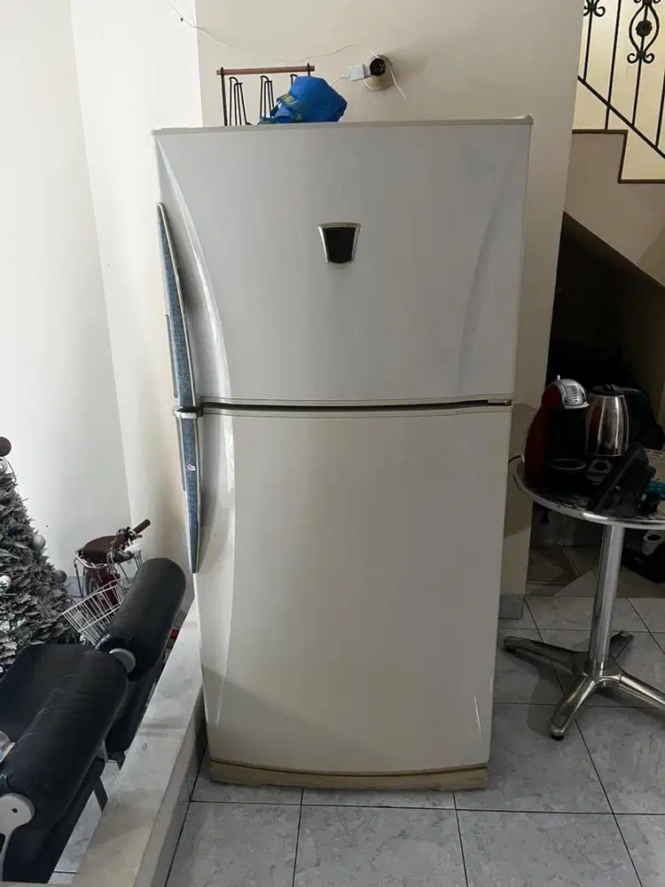 Kulkas sharp besar second 2 pintu
