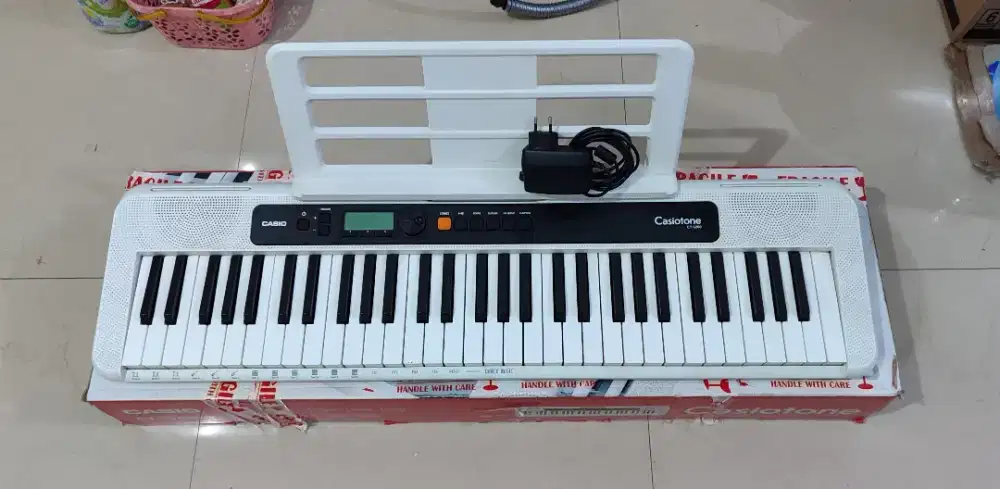 Keyboard Casio CT-S200 Putih lengkap, bisa jadi MIDI