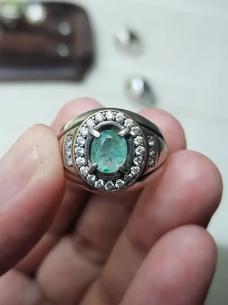 Batu jamrud columbia