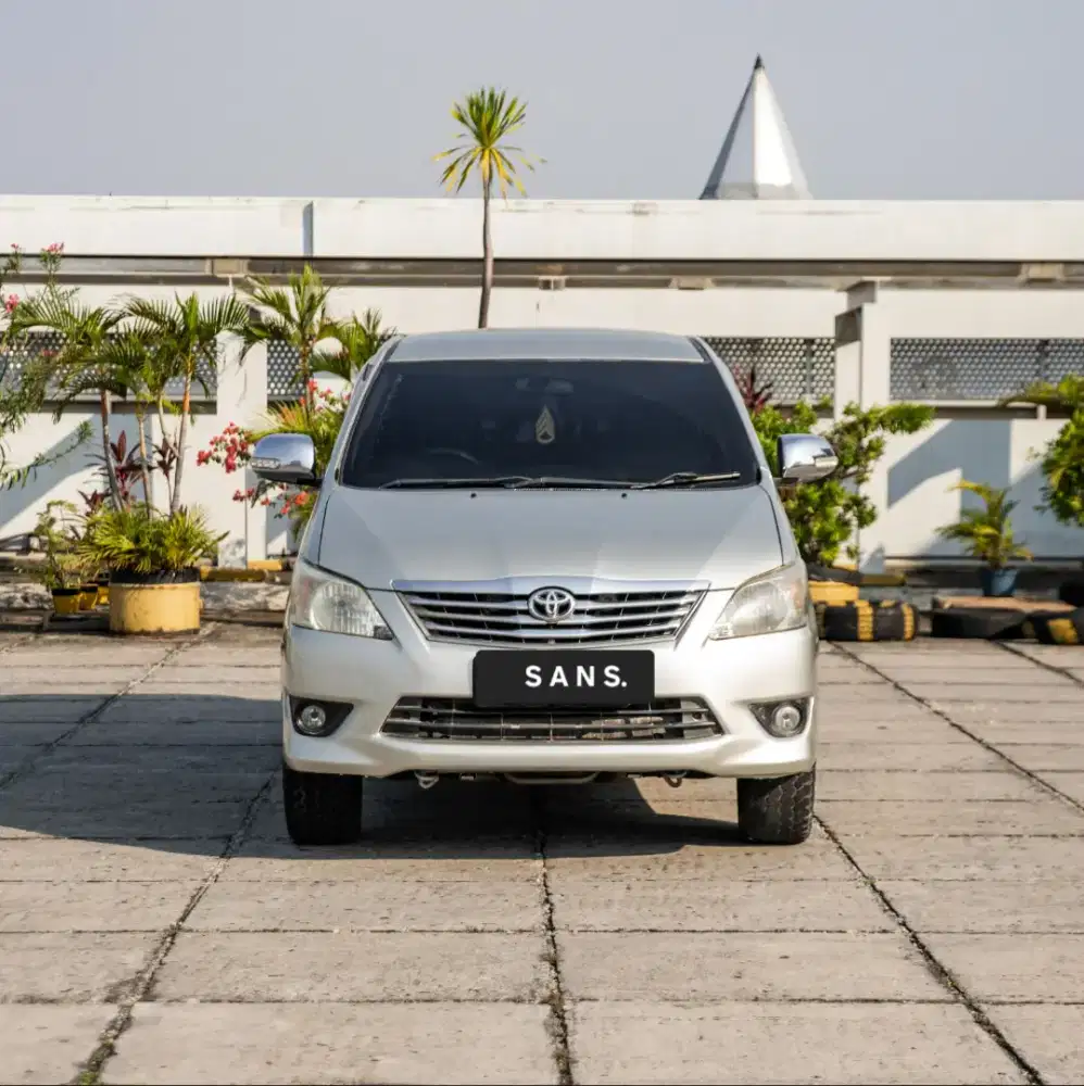 TOYOTA KIJANG INNOVA 2.0 G MT 2012