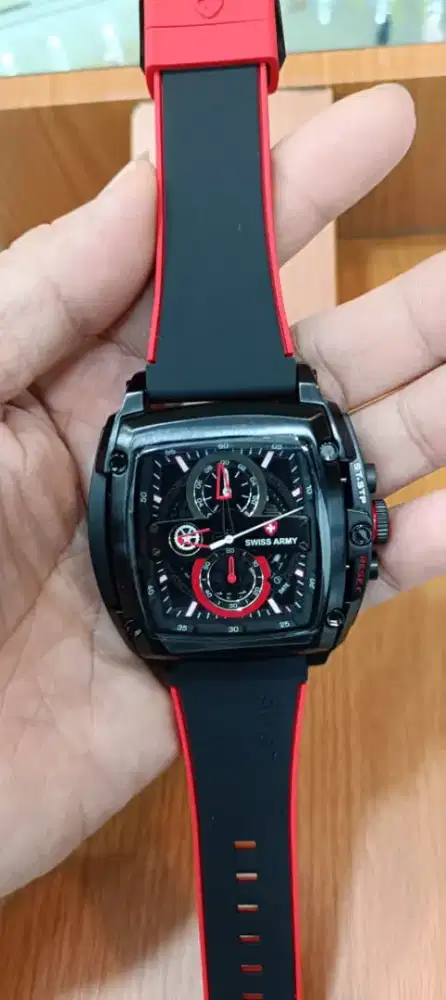 Jam tangan Swiss Armi