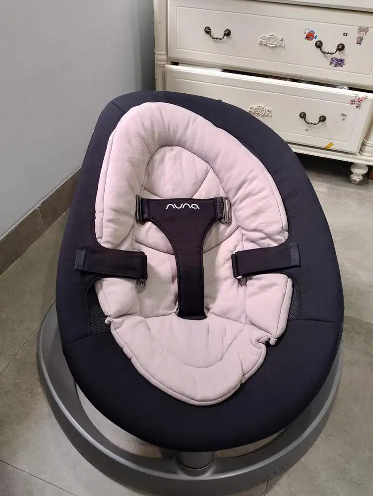 Bouncer Nuna Leaf Curv Grey Black ,  1.35 juta Nego sampai Laku .