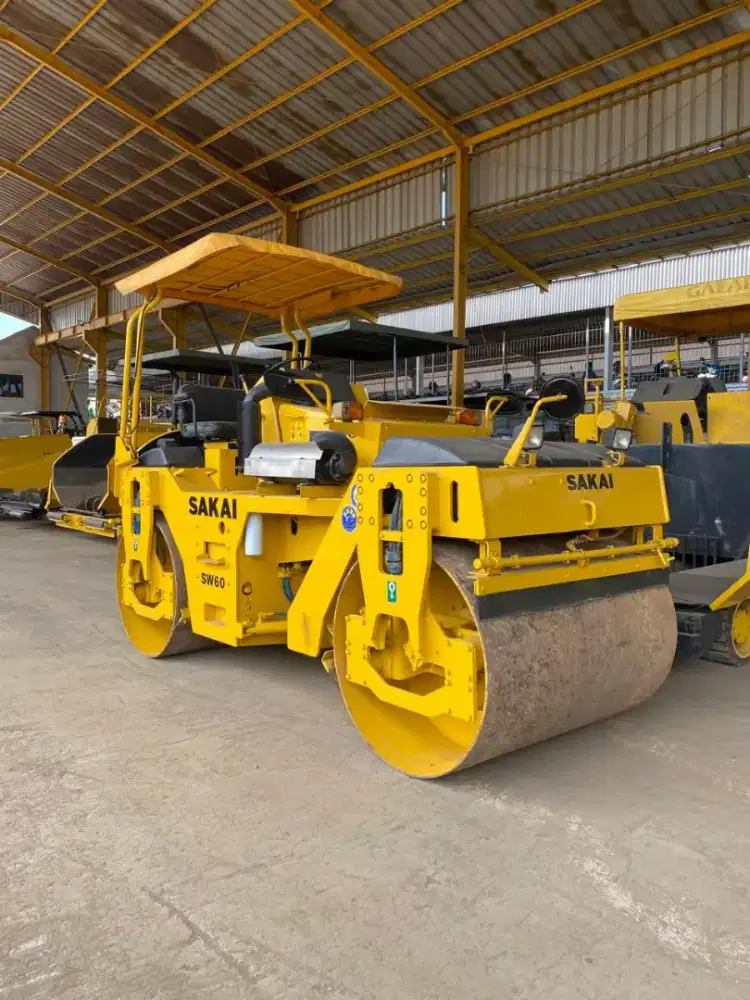 Tandem Roller Double Drum Roller Sakai SW60 Build up Jepang
