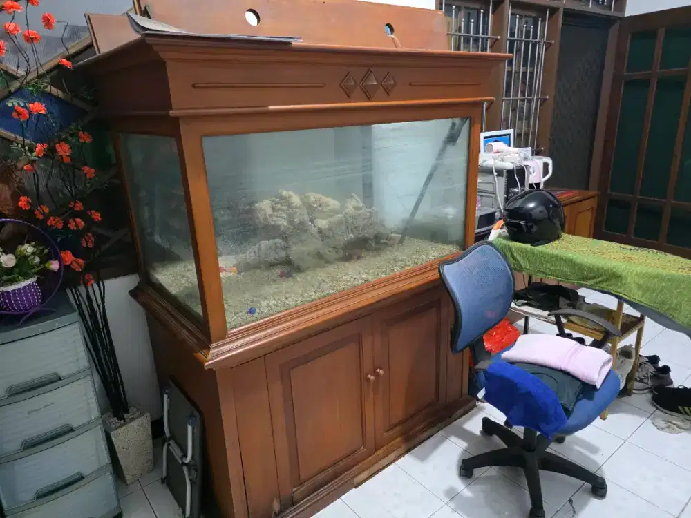 DIJUAL AKUARIUM IKAN KONDISI BEKAS