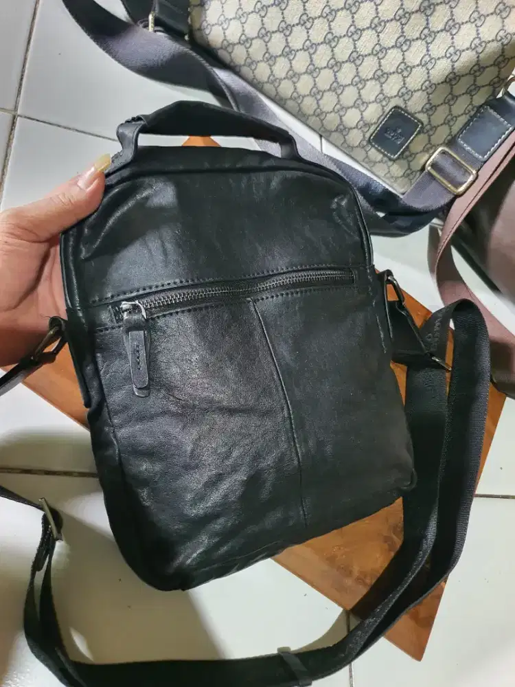 SLINGBAG ITALIA SALVATORE FERRAGAMO KULAS
