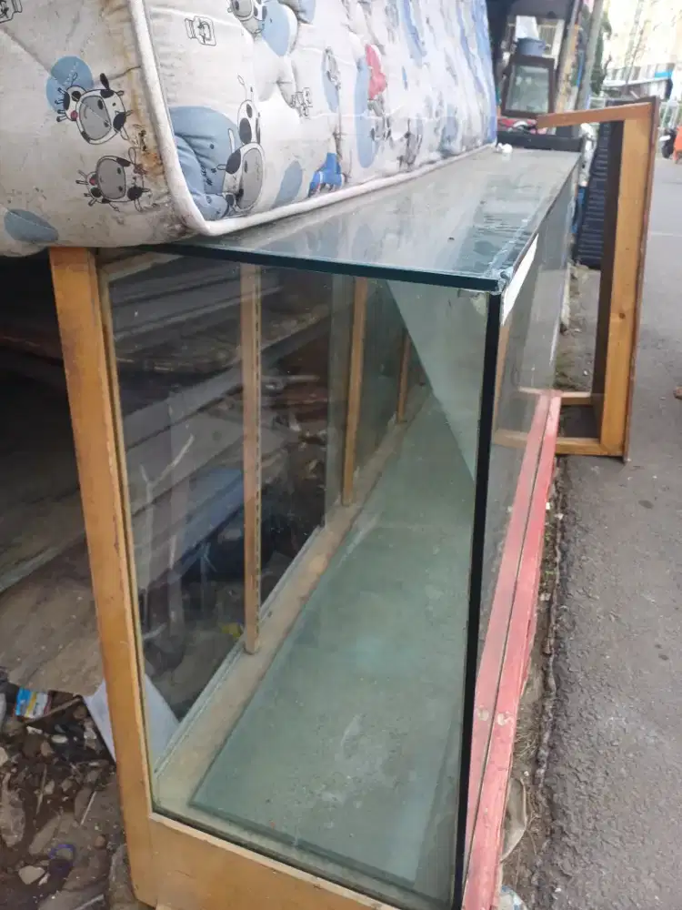 Etalase kaca tebal 9mm pajangan 150cm x 80 x 50 kaca rak tempat dagang