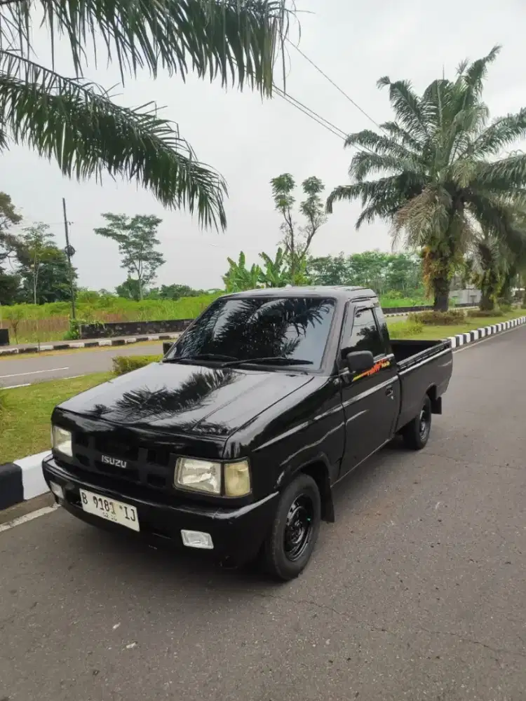 Mobil pick up izusu panther