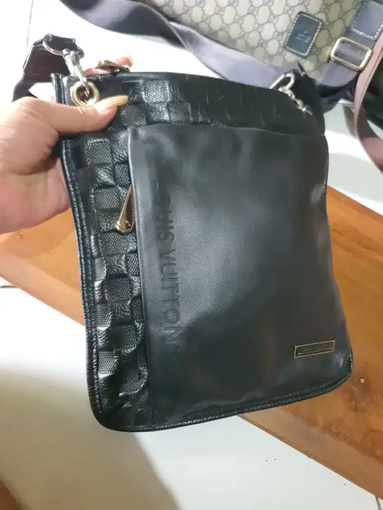 LOUIS VUITTON SLINGBAG BRAND FRANCE LIKE NEW