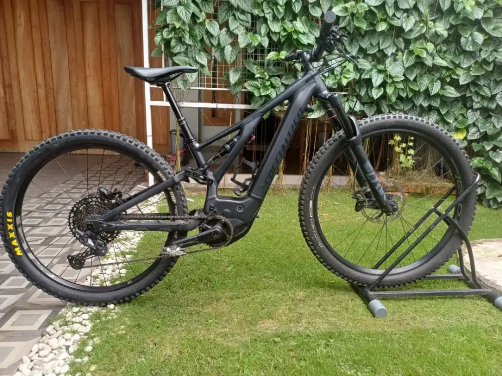Sepeda e-mtb ebike Specialized levo gen2 2022 size s