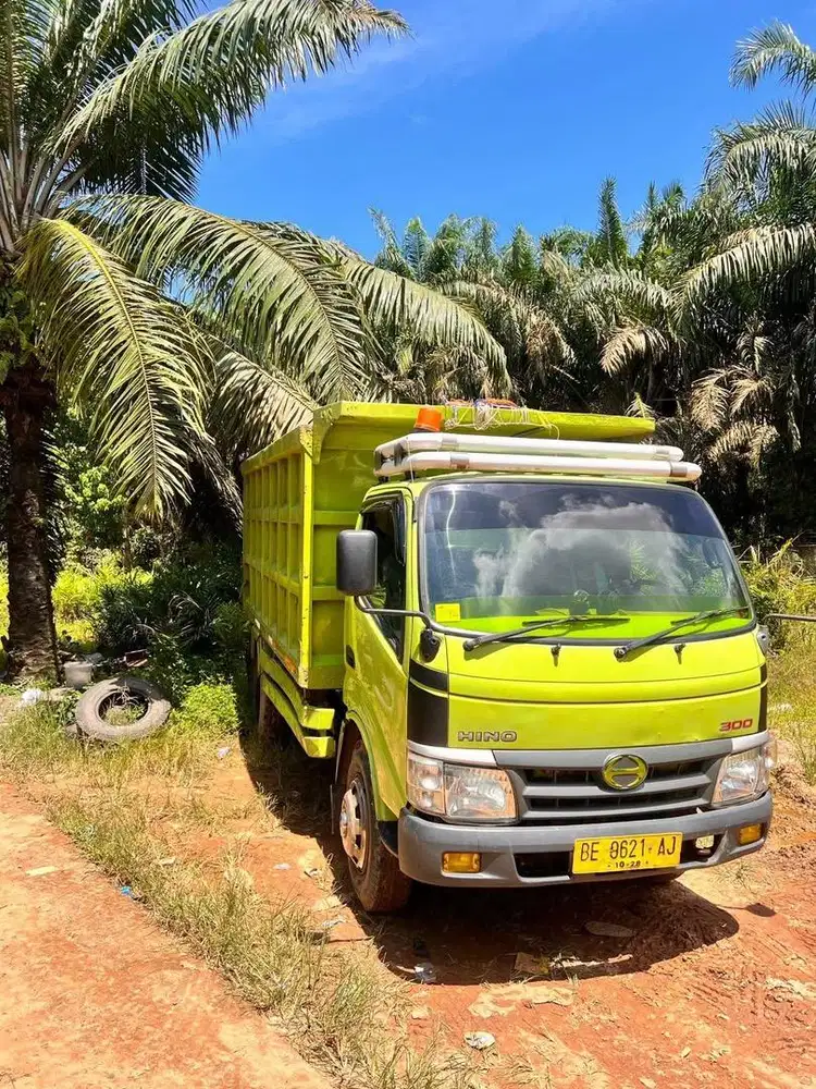 Dump truk Hino dutro