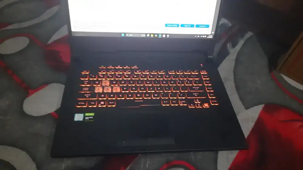 Asus rog strik G531GD. Core i5  9300  ,ram 8 ssd 512, gtx 1050