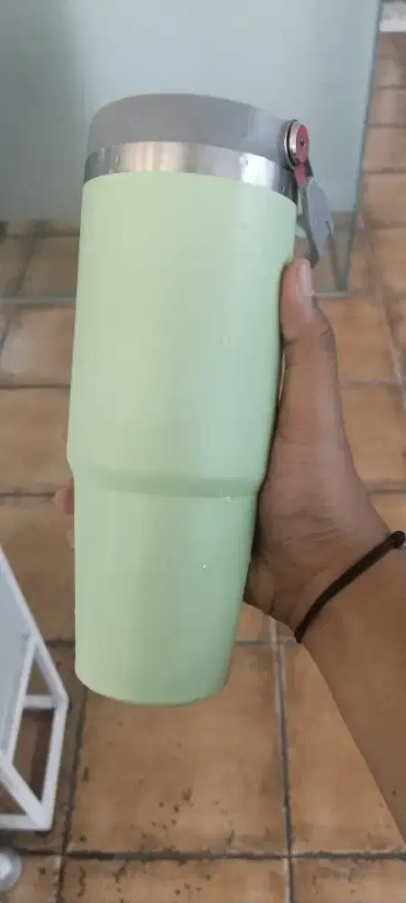 TUMBLER HIJAU TOSKA MENGGEMASKAN