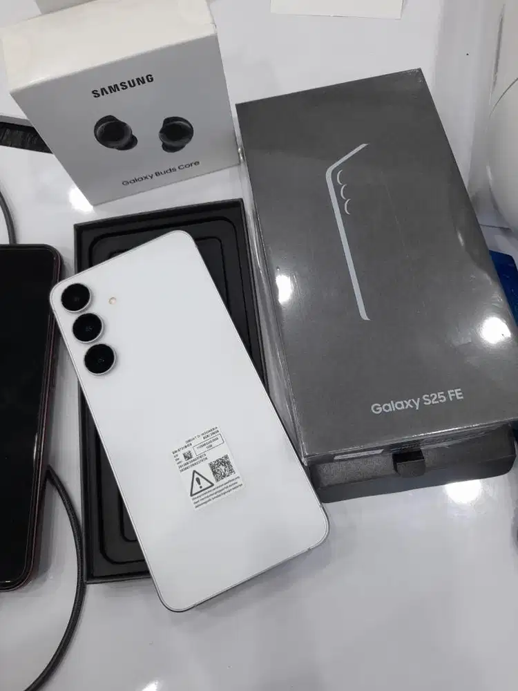 Samsung Galaxy S25 FE  White 8/256 mulai dari 1jt an