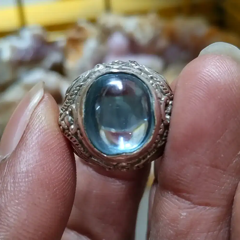 Batu apatite biru langit