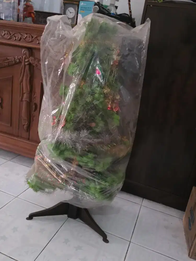 DIJUAL POHON NATAL HIAS KONDISI BEKAS