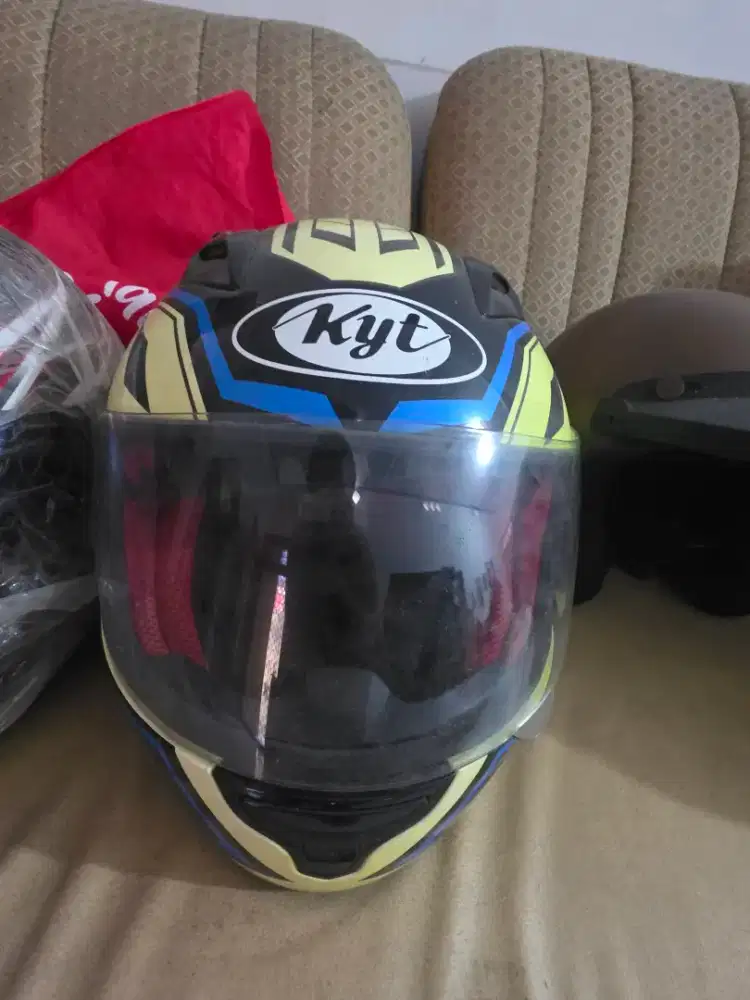 DIJUAL HELM SPORT KONDISI BEKAS