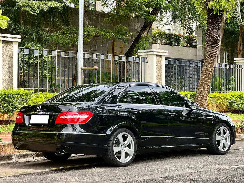 [LOW KM] MERCEDES BENZ E300 3.0 V6 Avantgarde 2009/2010