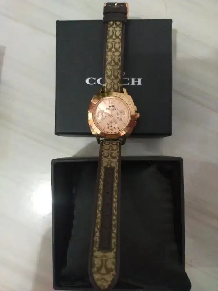 Jam tangan Versace dan coach