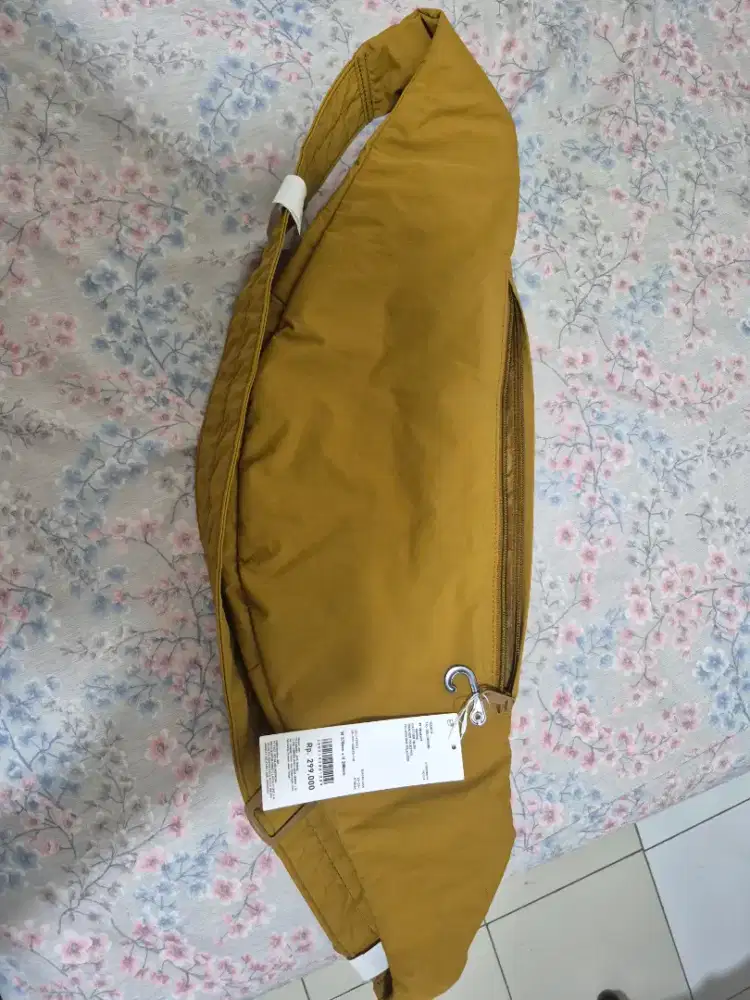 Tas uniqlo Selempang Baru