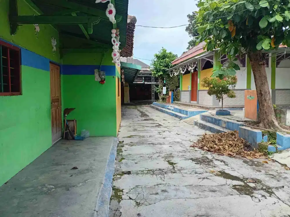 Ruang Usaha Eks Sekolah Cocok untuk Usaha Atau Kantor