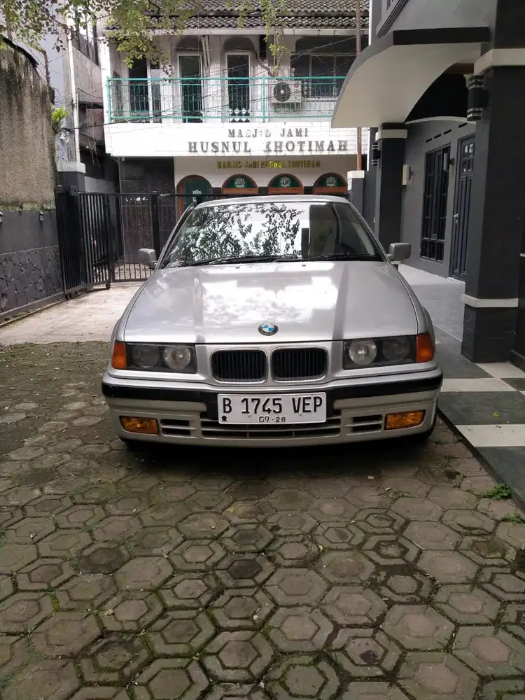 BMW 318i 1996 Bensin