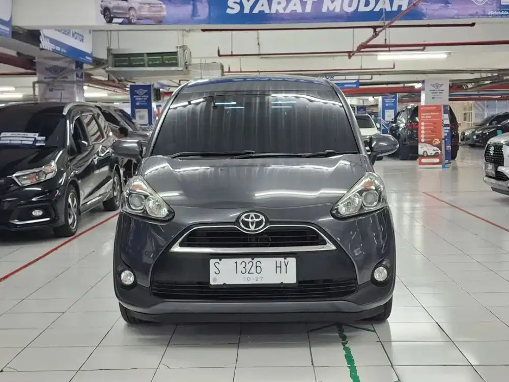 Sienta 1.5 V AT 2017 (Abu)