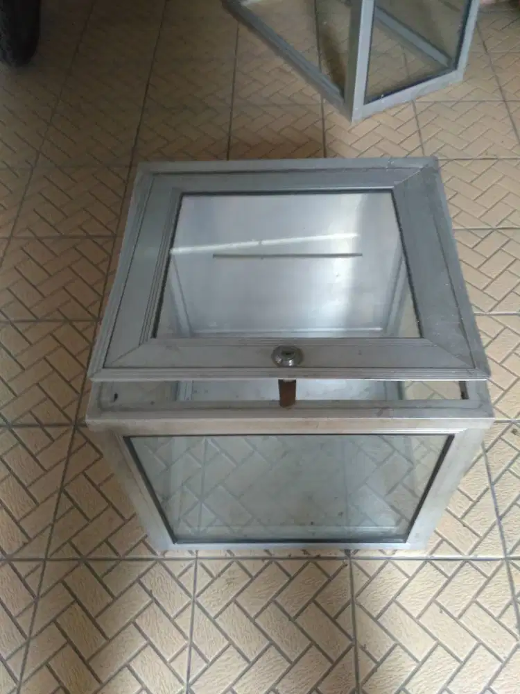 Kotak Kaca Aluminium