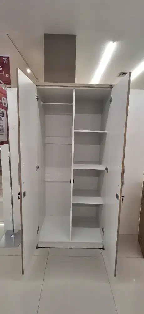 Lemari Pakaian Minimalis