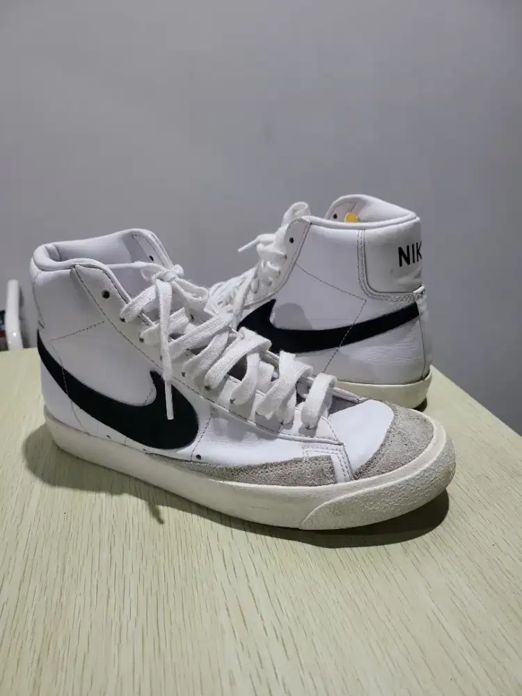 SEPATU NIKE PUTIH