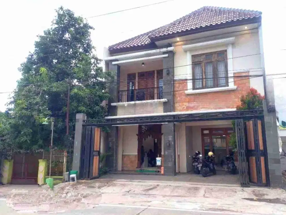 Rumah Strategis 2lt Tepi Jalan Ramai Colomadu