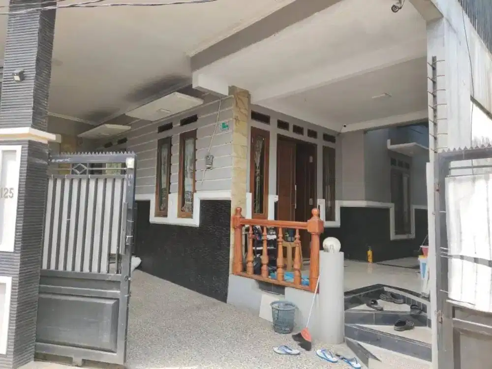 RUMAH 1.5 LT GARASI / R. KANTOR DEPAN RUMAH. BEBAS BANJIR
