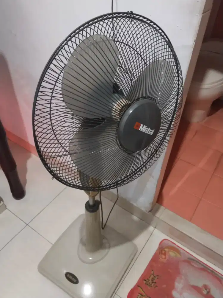 Kipas angin berdiri digital pribadi