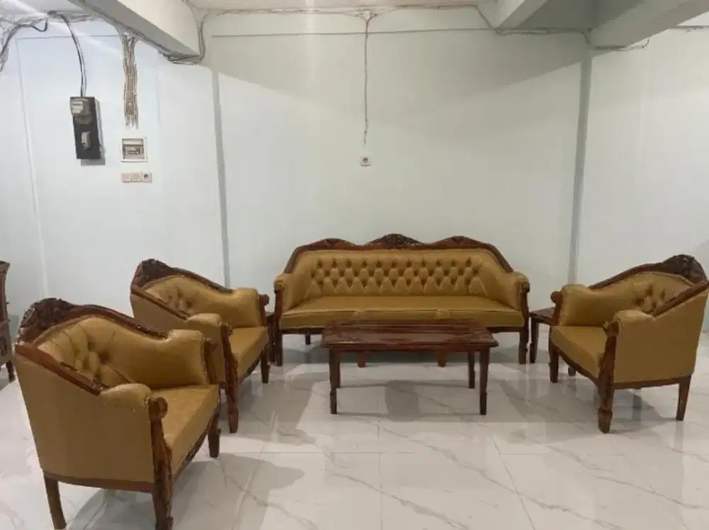 Menjual Furniture, Kasur, Sofa, Lemari kayu, aplastik dan Lain lain.