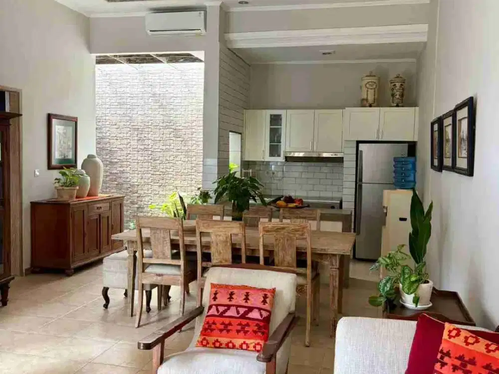Villa Furnished yearly rent taman sari kerobokan good location