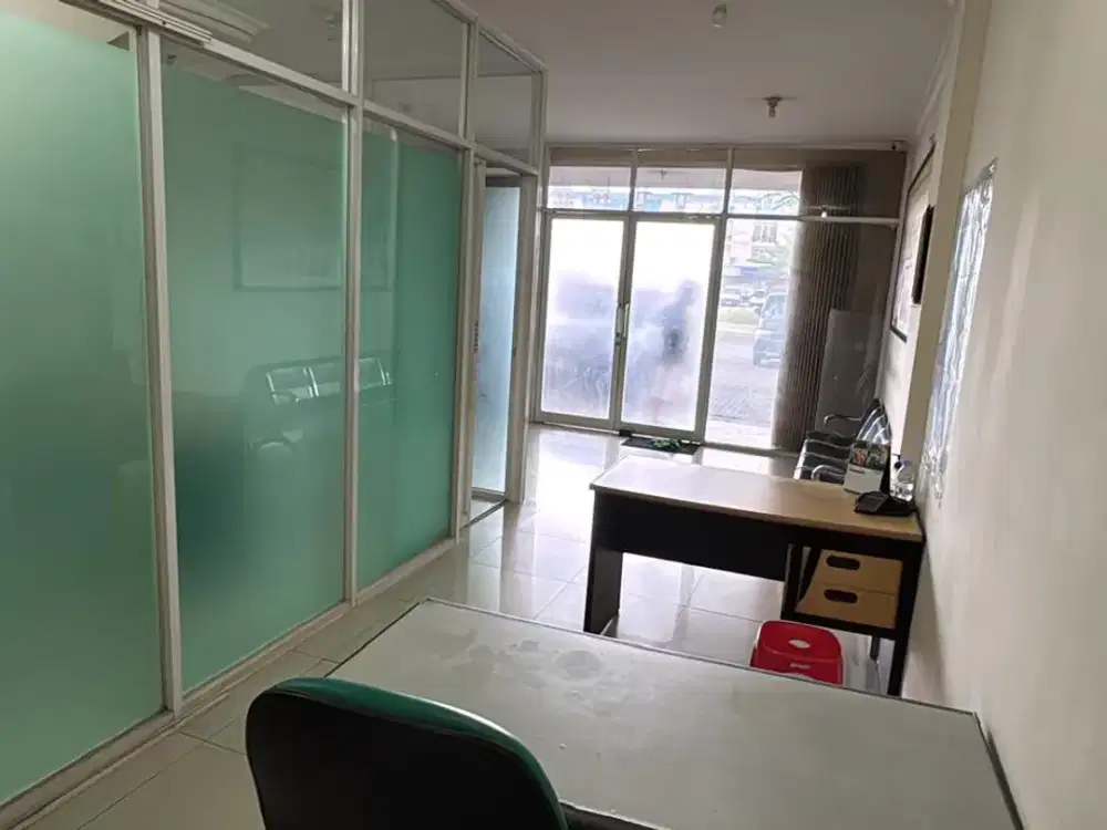 Ruko Lebar 5 Akses kontainer 40 feet Di Symphony Harapan Indah Bekasi